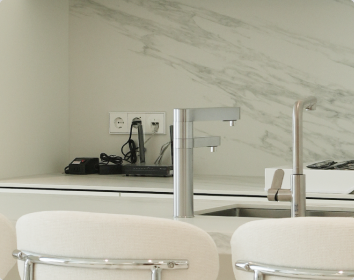 LUCA 831 kitchen and dining